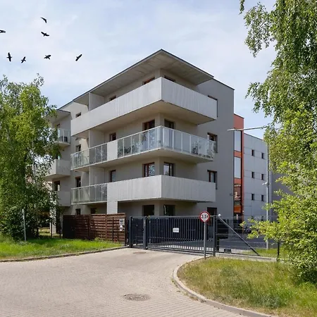 Modern & Spacious With Air Conditioning & Parking By Renters Prestige Apartment Krakow