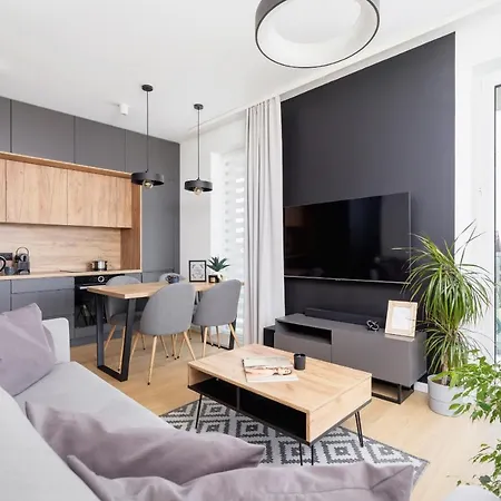 Apartment Modern & Spacious With Air Conditioning & Parking By Renters Prestige *