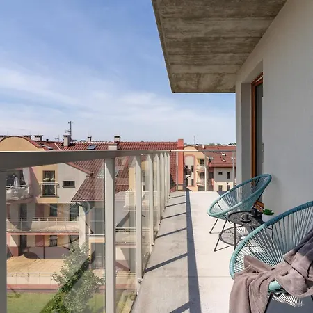 Modern & Spacious With Air Conditioning & Parking By Renters Prestige Apartment Krakow