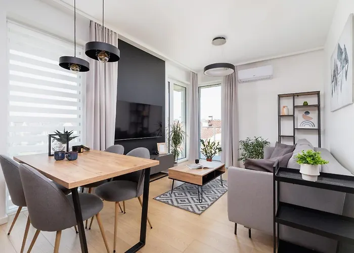 아파트 Modern & Spacious With Air Conditioning & Parking By Renters Prestige 크라쿠프