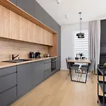 アパート Modern & Spacious With Air Conditioning & Parking By Renters Prestige クラクフ