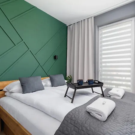Modern & Spacious With Air Conditioning & Parking By Renters Prestige *