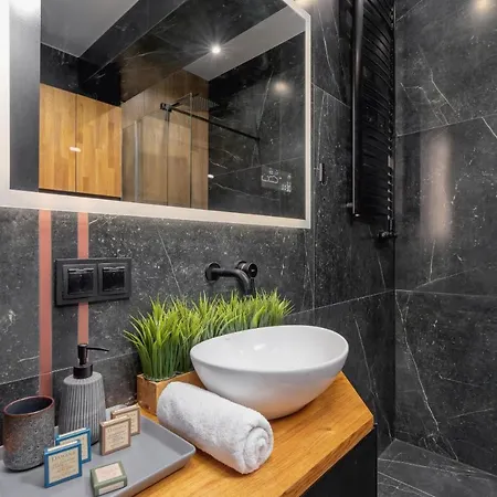 Modern & Spacious With Air Conditioning & Parking By Renters Prestige Апартаменты