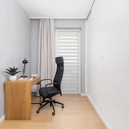 Modern & Spacious With Air Conditioning & Parking By Renters Prestige *