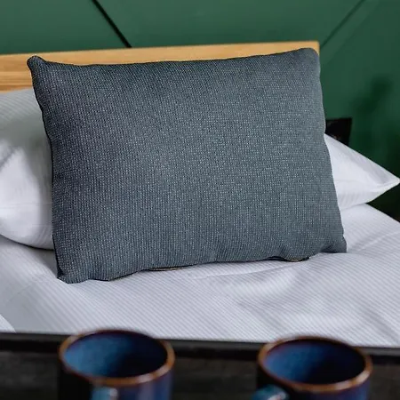 Апартаменты Modern & Spacious With Air Conditioning & Parking By Renters Prestige