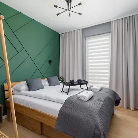 Modern & Spacious With Air Conditioning & Parking By Renters Prestige * クラクフ