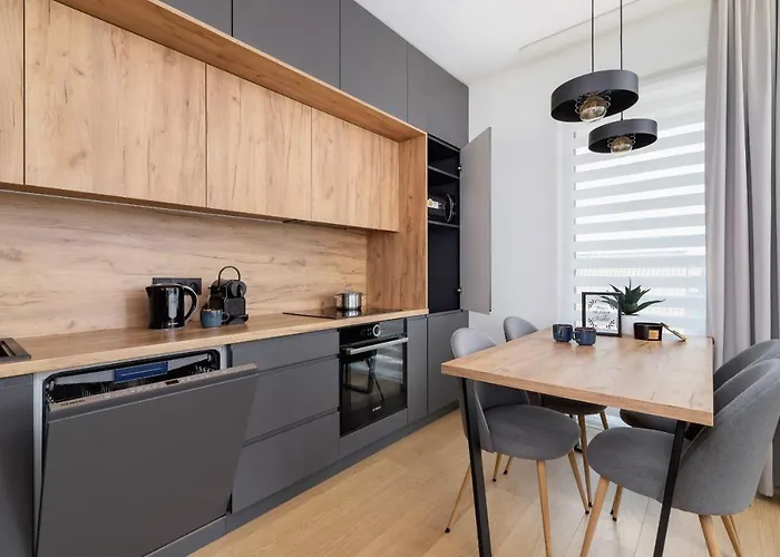 Modern & Spacious With Air Conditioning & Parking By Renters Prestige