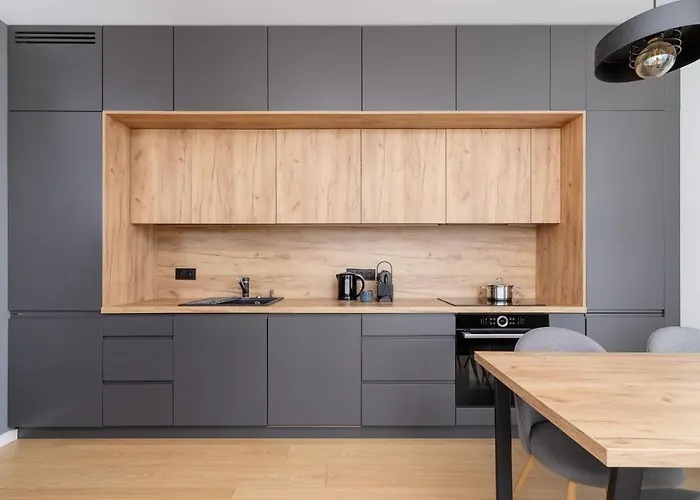 Modern & Spacious With Air Conditioning & Parking By Renters Prestige Apartamento Cracóvia