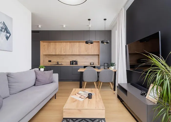 Modern & Spacious With Air Conditioning & Parking By Renters Prestige