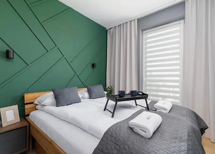 Modern & Spacious With Air Conditioning & Parking By Renters Prestige *