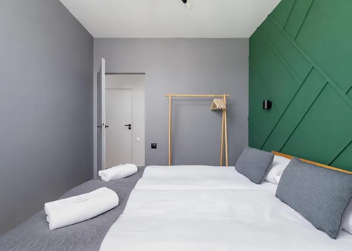 Modern & Spacious With Air Conditioning & Parking By Renters Prestige Apartamento Cracóvia