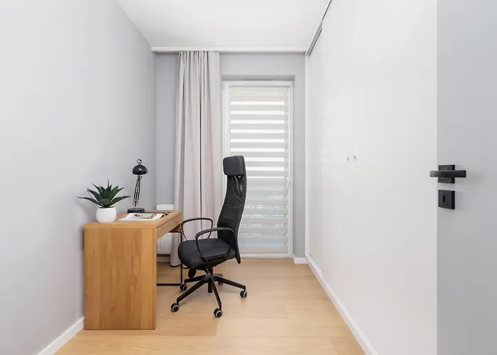 Modern & Spacious With Air Conditioning & Parking By Renters Prestige *