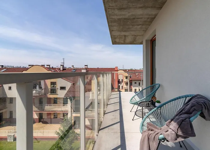 Modern & Spacious With Air Conditioning & Parking By Renters Prestige Apartamento Cracóvia