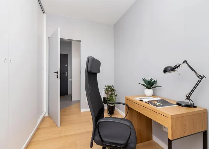 Modern & Spacious With Air Conditioning & Parking By Renters Prestige Apartamento