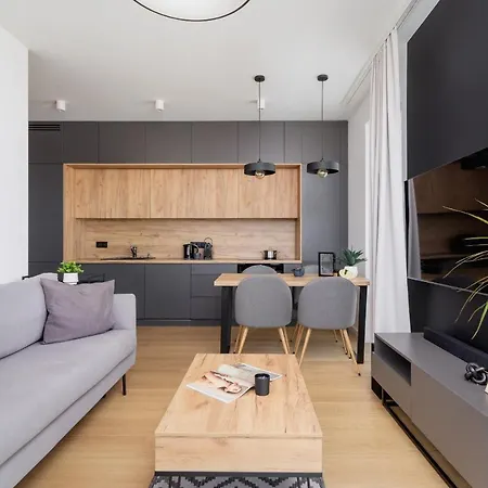 Modern & Spacious With Air Conditioning & Parking By Renters Prestige