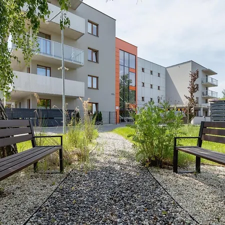 Apartment Modern & Spacious With Air Conditioning & Parking By Renters Prestige