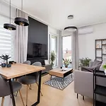 Appartement Modern & Spacious With Air Conditioning & Parking By Renters Prestige Cracovie