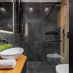 Appartement Modern & Spacious With Air Conditioning & Parking By Renters Prestige *