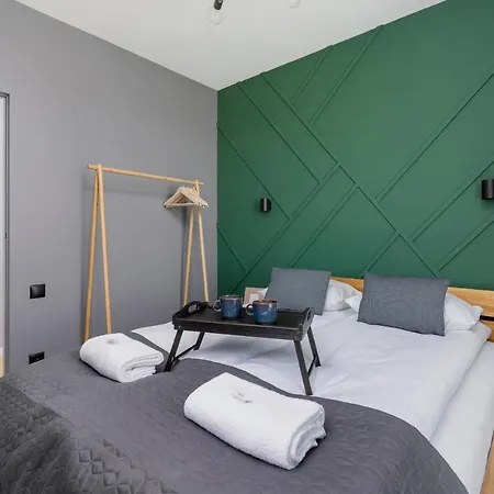 Modern & Spacious With Air Conditioning & Parking By Renters Prestige * Krasków