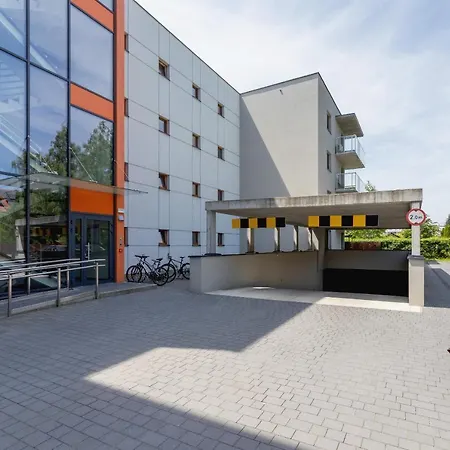 Modern & Spacious With Air Conditioning & Parking By Renters Prestige Appartement *